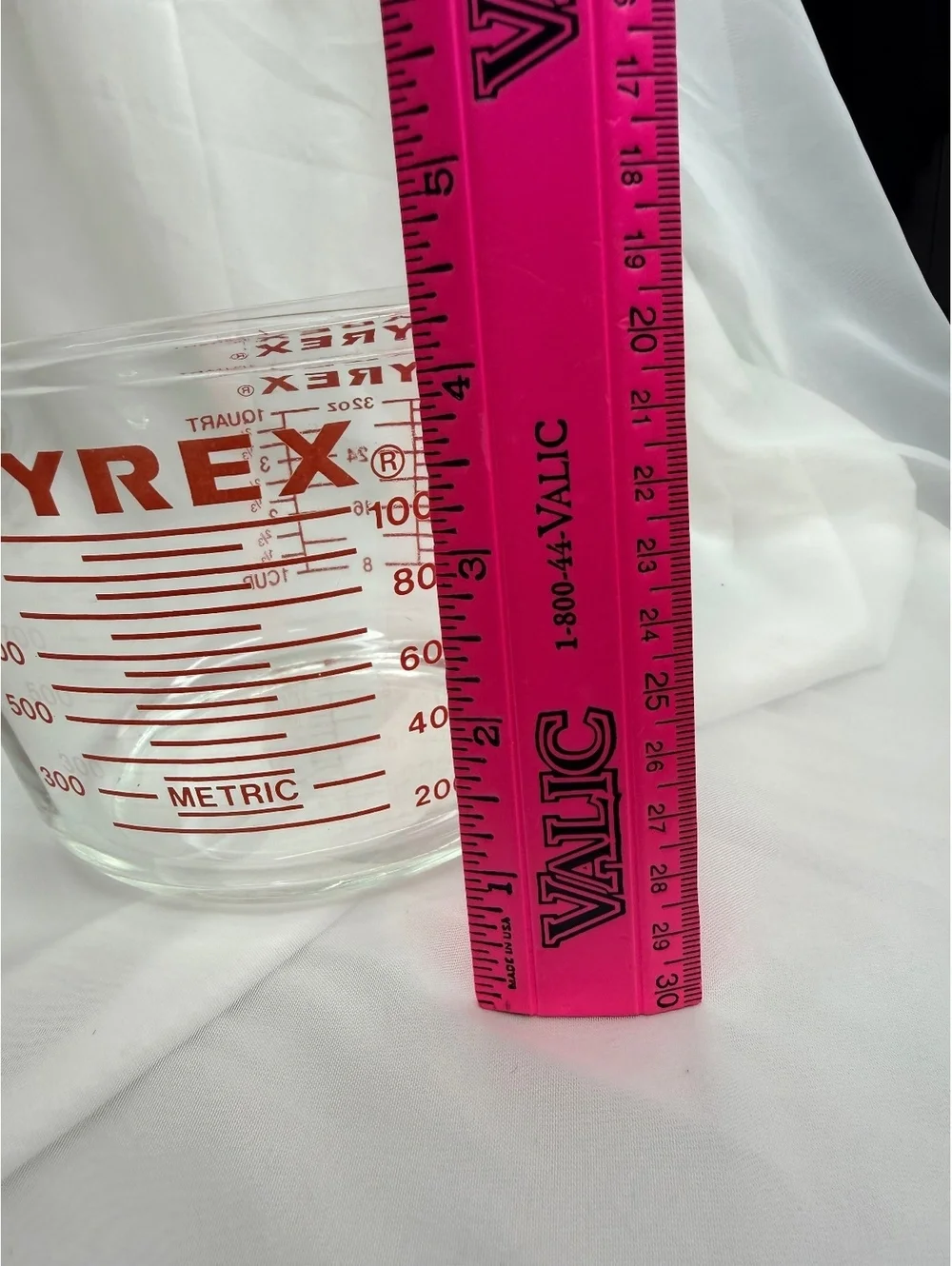 Vintage PYREX 532 4 Cup Measuring Cup Vintage Red Letters Capital T